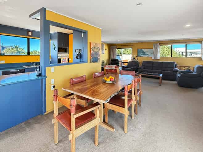 2/298 Ocean Road, Ohope