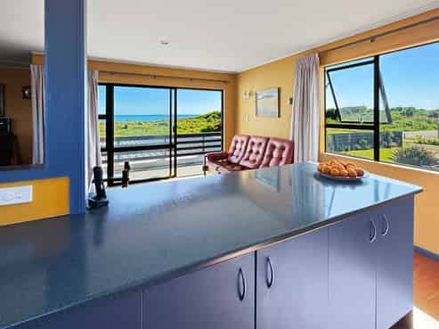 2/298 Ocean Road, Ohope