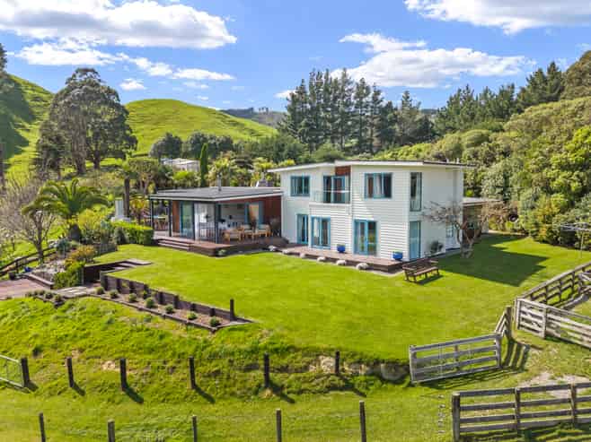 105 Waterfall Road, Paraparaumu