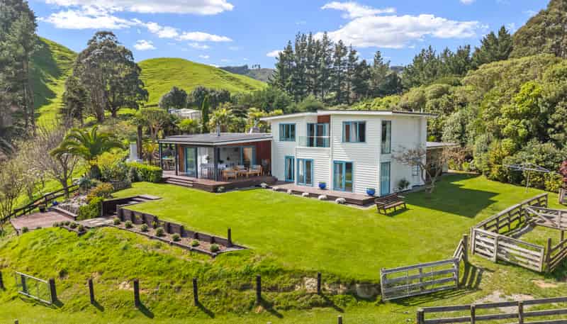 105 Waterfall Road, Paraparaumu