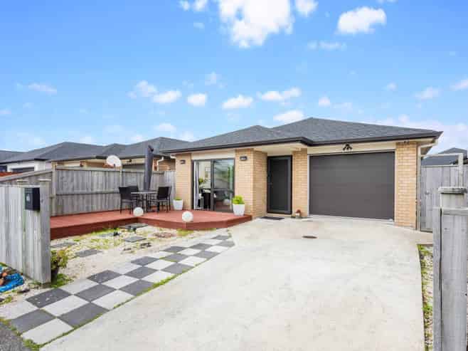 10 Silver Beech Street, Takanini