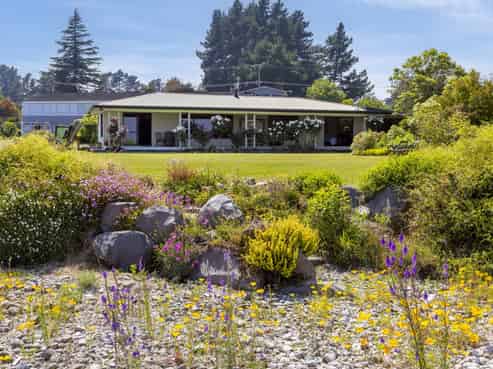 144 State Highway 1, Waitahanui