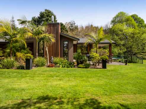 1405 South Road, Kaitake