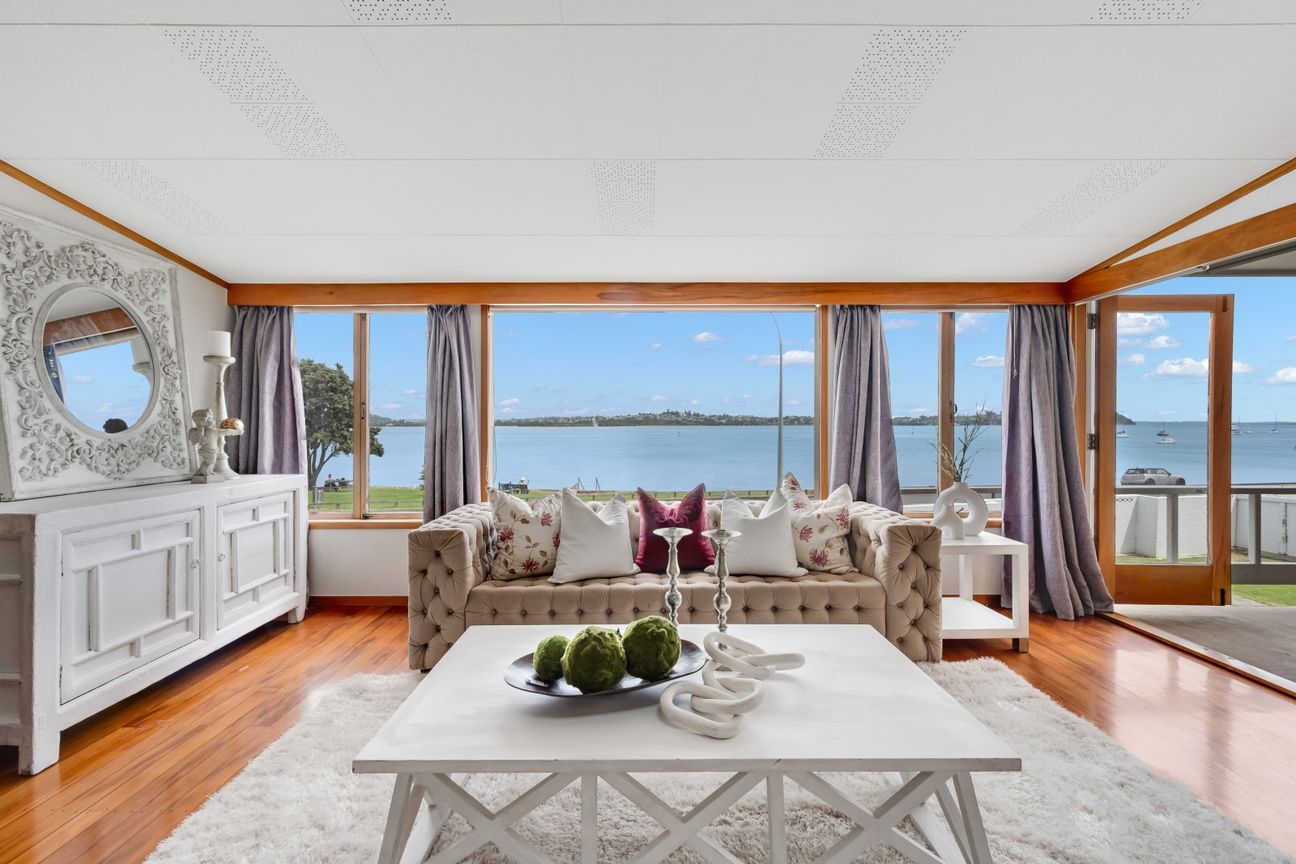 Rare waterfront 888sqm site ripe for development - Mehr