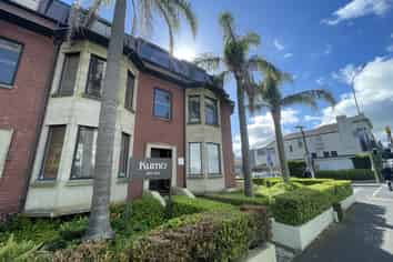 Prime Ponsonby positioned suite