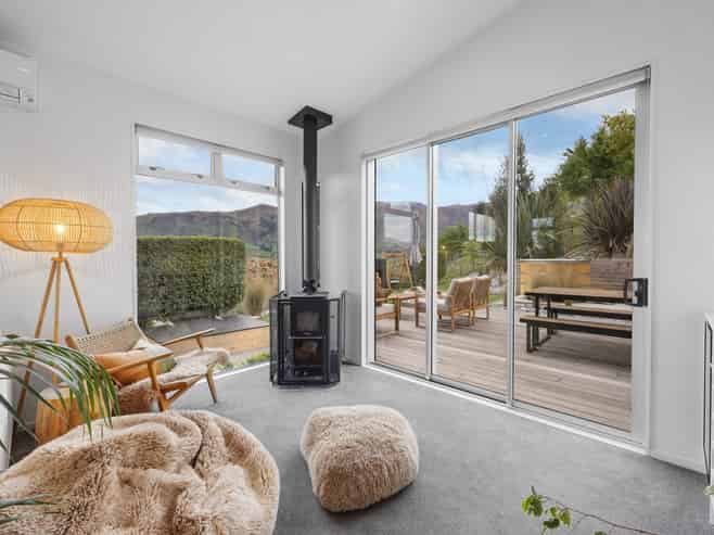 17 Hillview Place, Wanaka