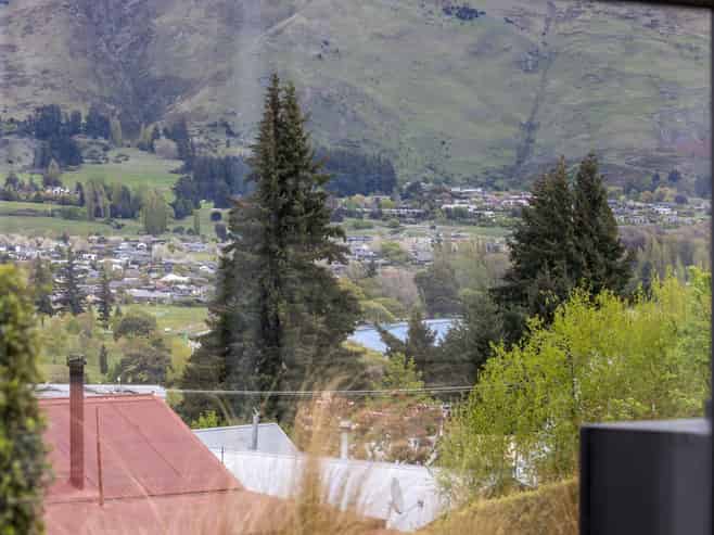 17 Hillview Place, Wanaka