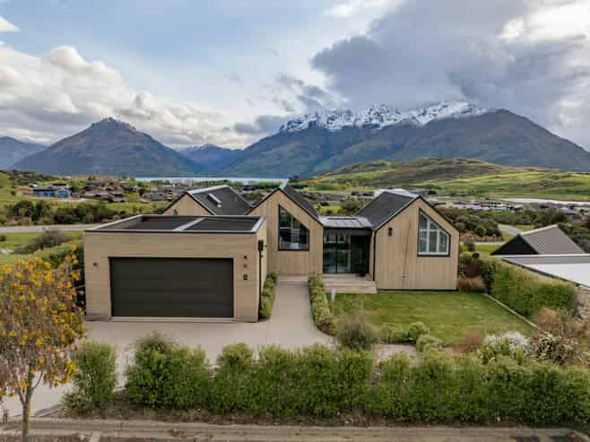 4 McKellar Drive, Jacks Point