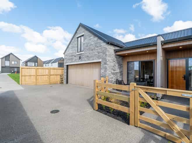 14 Shropshire Street, Karaka