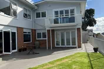 1/241 Hurstmere Road, Takapuna
