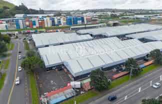 High-Profile Trade Unit with Yard