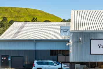 High-Profile Trade Unit with Yard