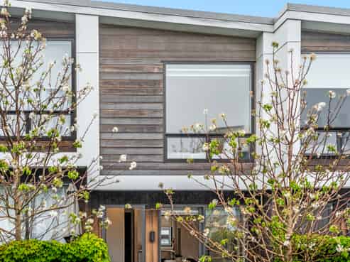 2/4 Glen Atkinson Street, St Heliers