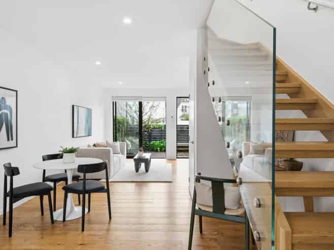 2/4 Glen Atkinson Street, St Heliers