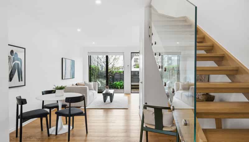 2/4 Glen Atkinson Street, St Heliers