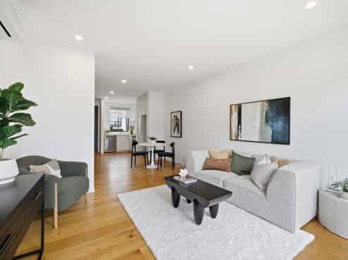 2/4 Glen Atkinson Street, St Heliers