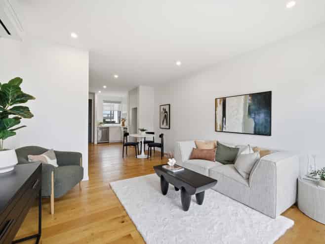 2/4 Glen Atkinson Street, St Heliers