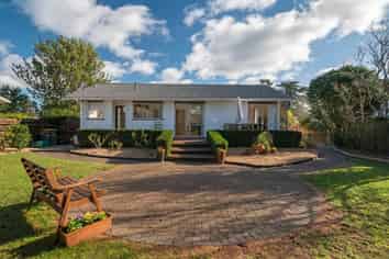 8 Robert Allan Way, Pakuranga Heights