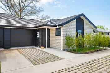 2/10 Keitha Place, Glenview