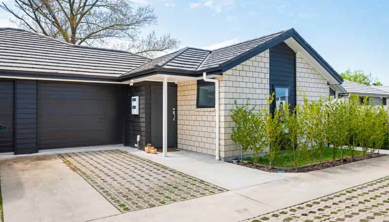 2/10 Keitha Place, Glenview