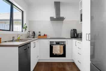 2/10 Keitha Place, Glenview
