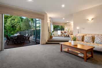 8 Almond Grove, Greenhithe