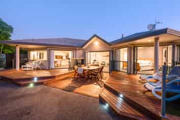 8 Almond Grove, Greenhithe