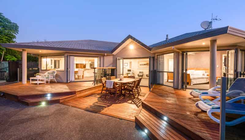 8 Almond Grove, Greenhithe