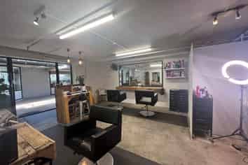 SALON, RETAIL OR OFFICE OPPORTUNITY
