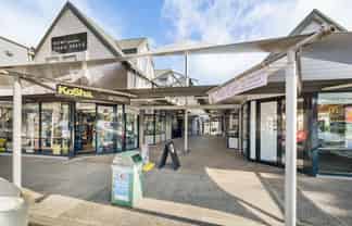 SALON, RETAIL OR OFFICE OPPORTUNITY
