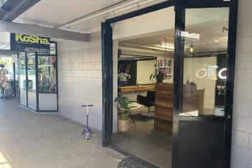 SALON, RETAIL OR OFFICE OPPORTUNITY
