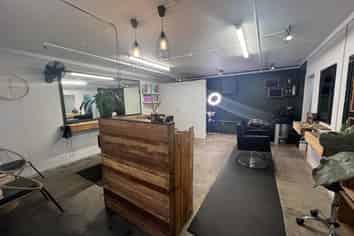 SALON, RETAIL OR OFFICE OPPORTUNITY
