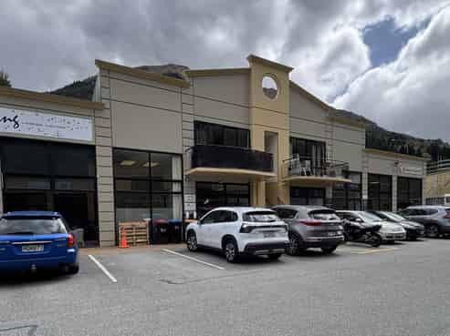 Ground Floor Unit with Carparks