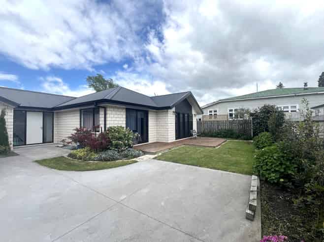 10B Francis, Blenheim Central