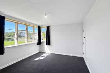 6 Lyon Street , Glengarry