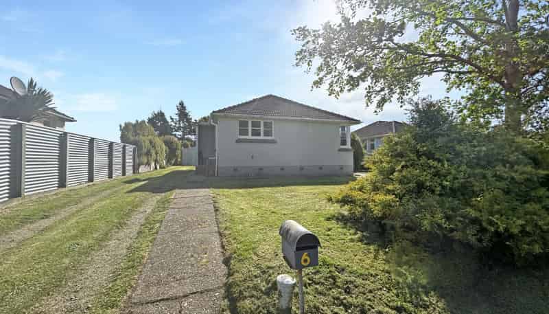 6 Lyon Street , Glengarry
