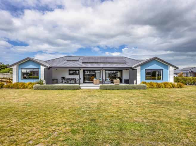 1B Riverdale Place, Amberley
