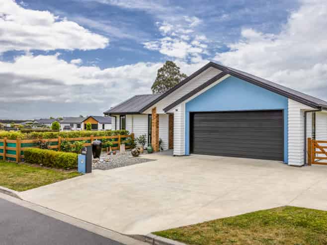 1B Riverdale Place, Amberley