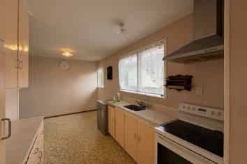 52 Aeroview Drive, Beach Haven