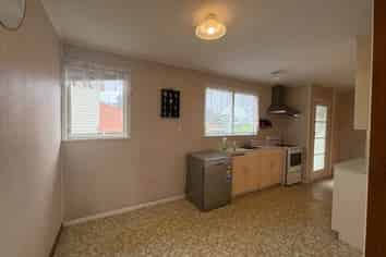 52 Aeroview Drive, Beach Haven