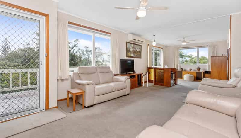 52 Aeroview Drive, Beach Haven