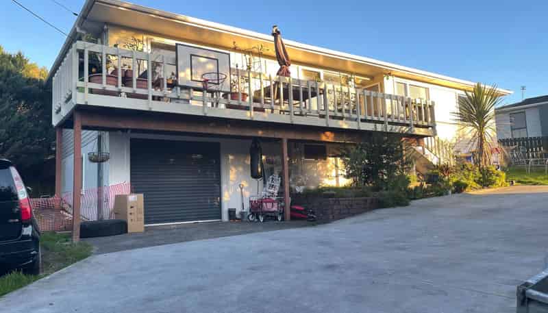 52 Aeroview Drive, Beach Haven