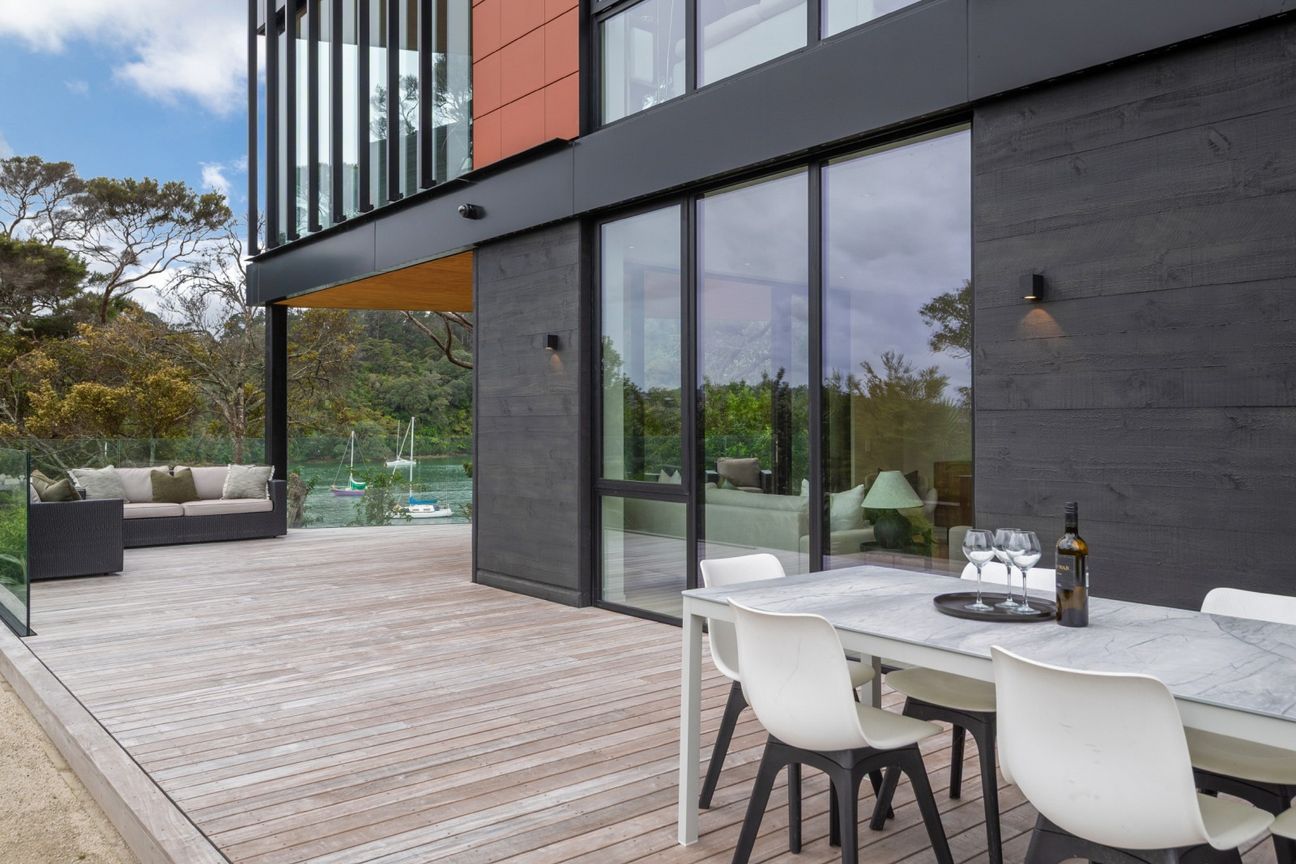 Exclusive Waterfront, Brand New, Private Garden - Ansicht 2