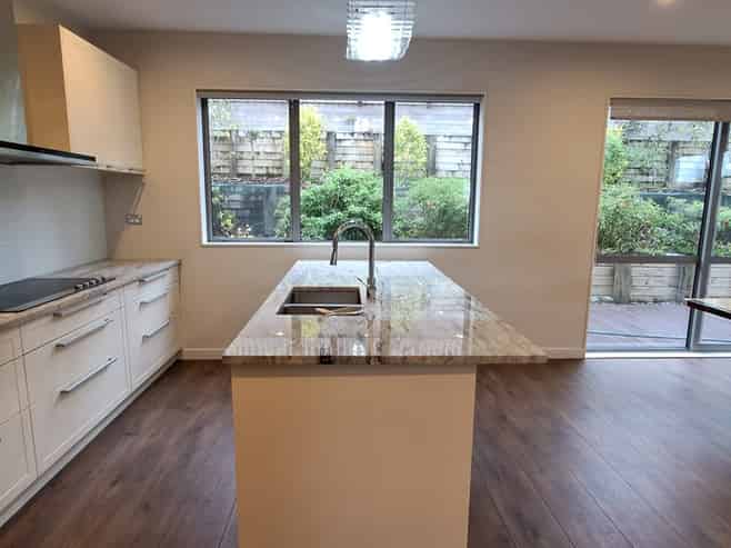 8 Bintulu Place, Albany