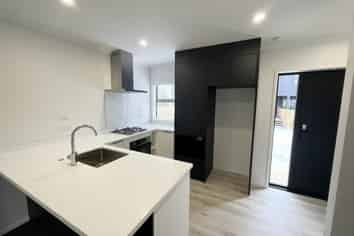 2/8 Ngaere Avenue, Chartwell