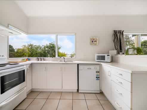 2 Davern Lane, New Lynn