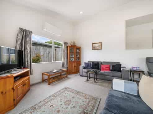 2 Davern Lane, New Lynn