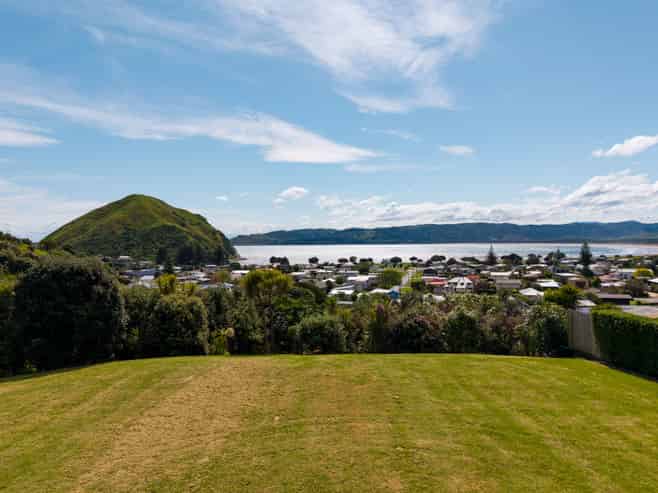 18 Mahia Heights Drive, Mahia