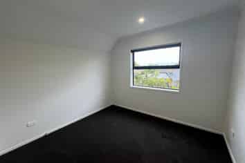 4/8 Ngaere Avenue, Chartwell
