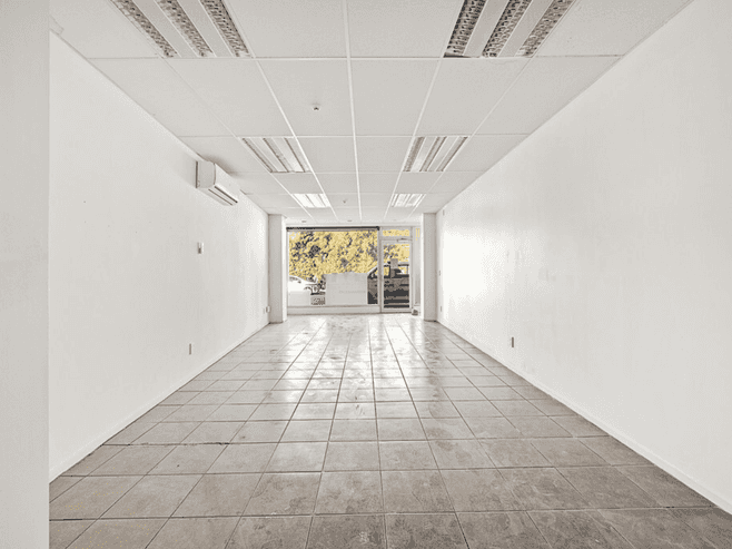 Petite Office or Retail Space Delight